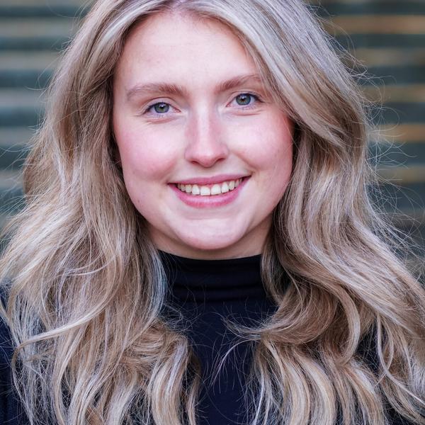 Olivia Moores headshot